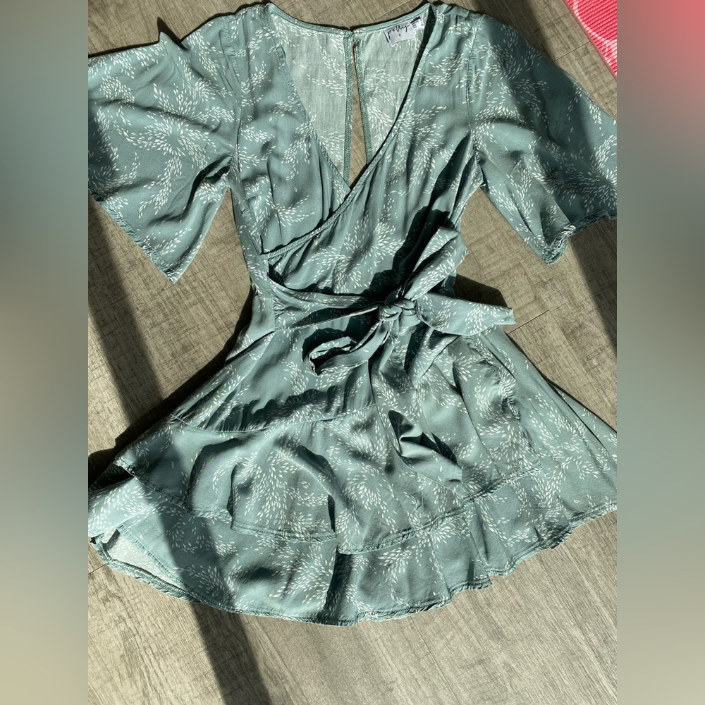 PRINCESS POLLY FLORAL FLOWY FEMININE ROMPER/DRESS